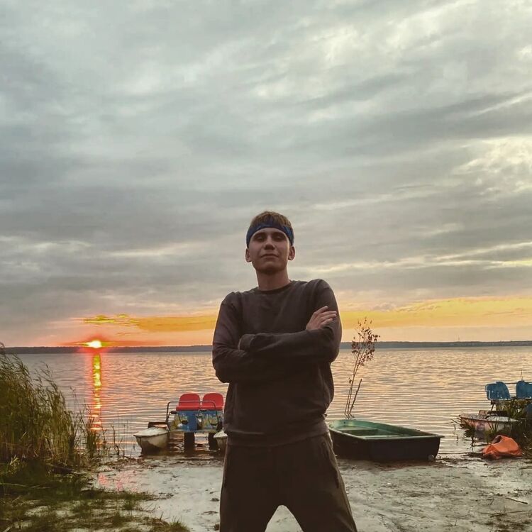  42909524  Vadim, 24 ,    