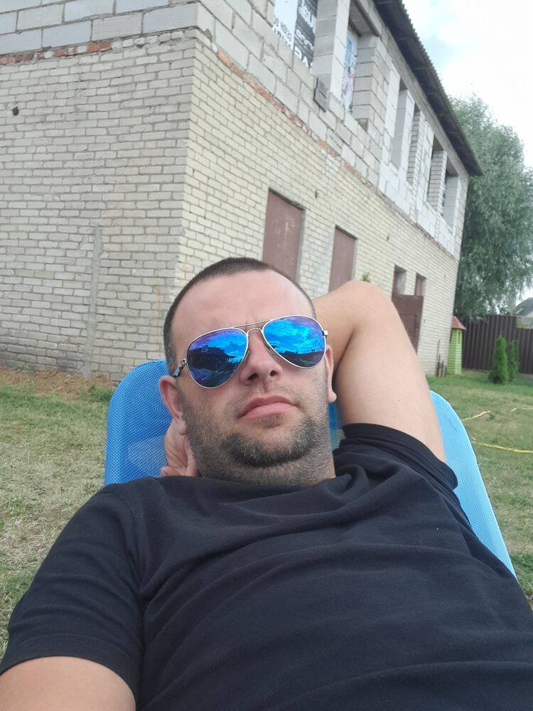  31062434  YURY, 37 ,    