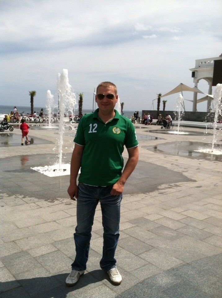  13277924  Alex, 44 ,    