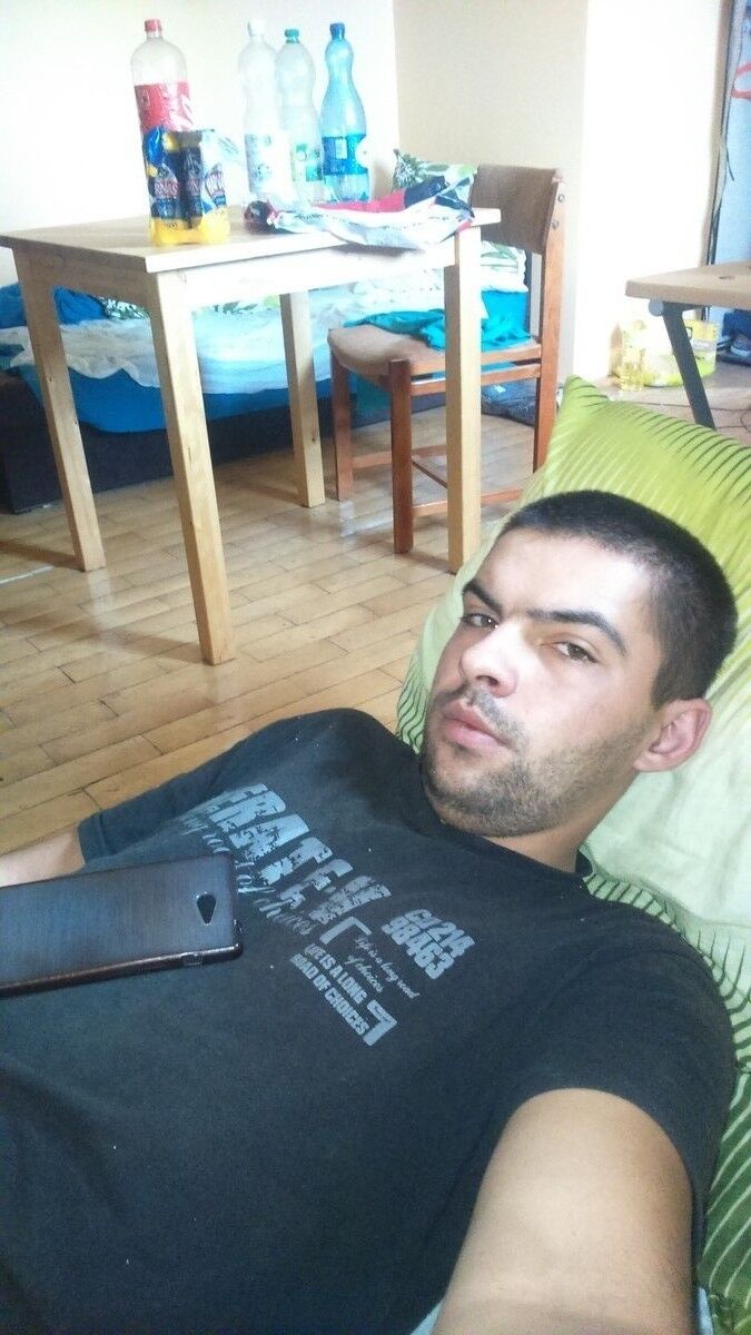  8223704  Dimon, 32 ,    