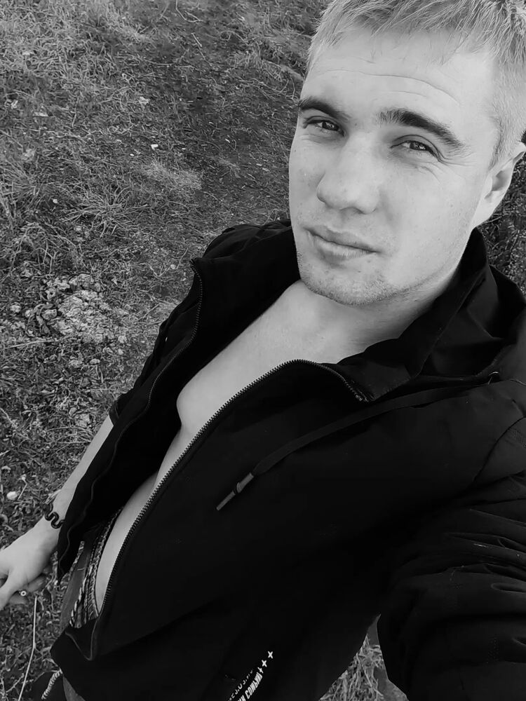  42202774  Vlad, 28 ,    