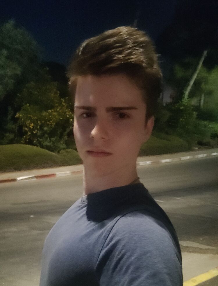  ,   Alex, 22 ,     , c , 