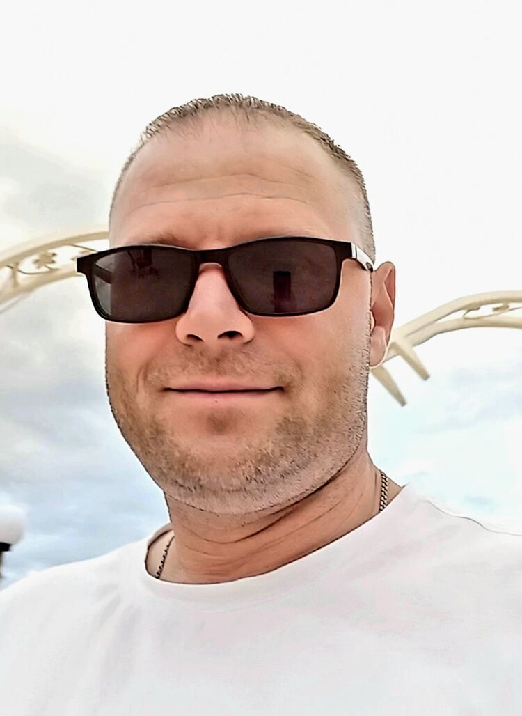 ,   Sasha, 40 ,   ,   