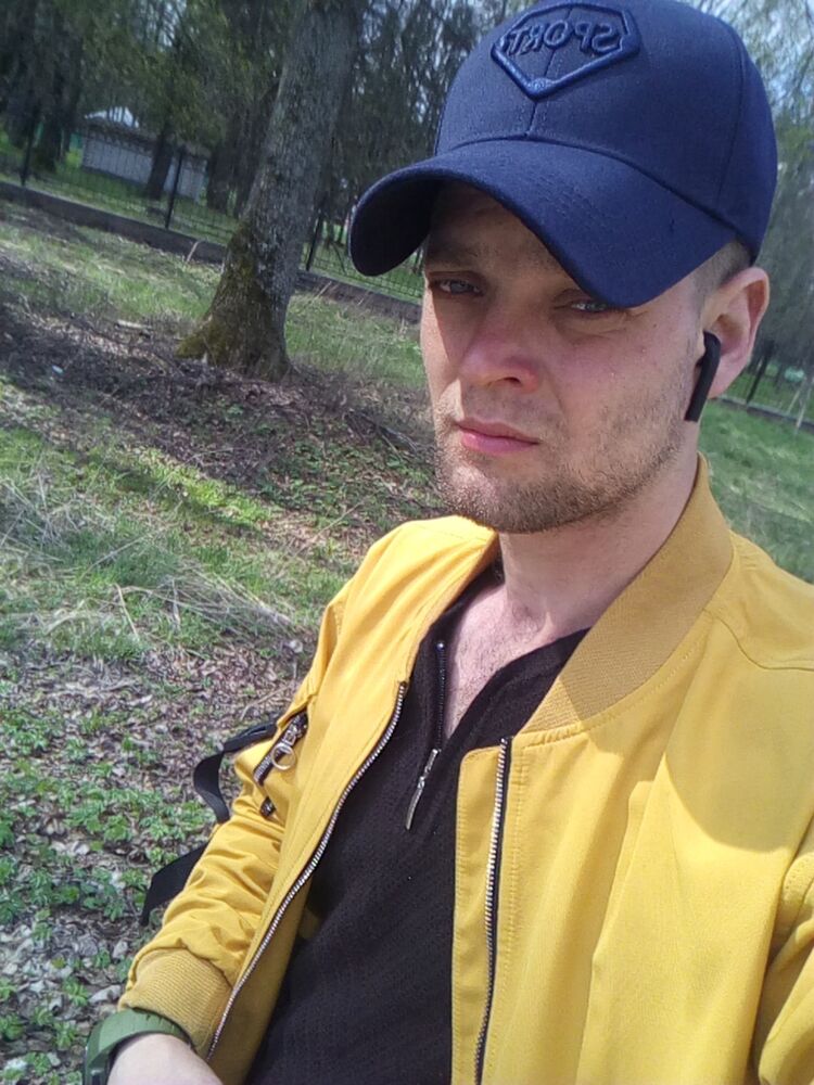  26213054  Ilya, 29 ,    