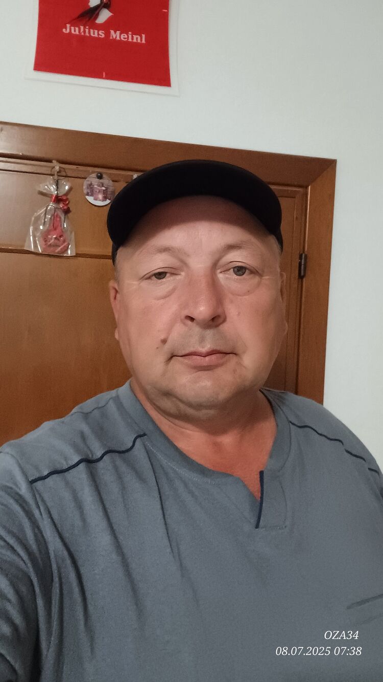  54464184  Alexandru, 50 ,    