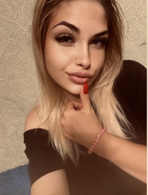  37704564  Karina, 22 ,    