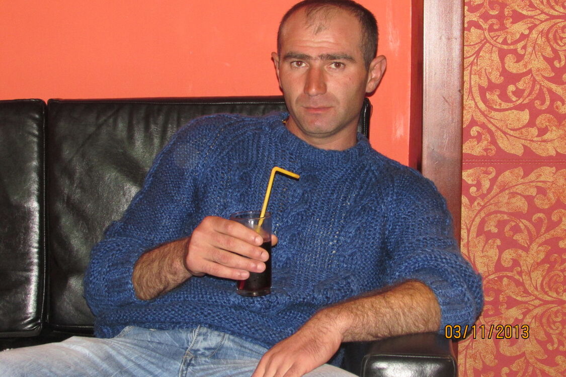  ,   Kiril, 39 ,   