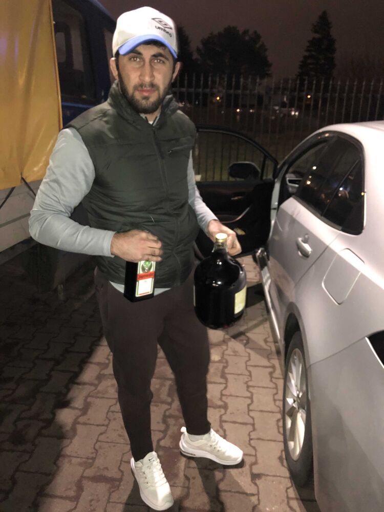  33000004  Malkhaz, 27 ,    