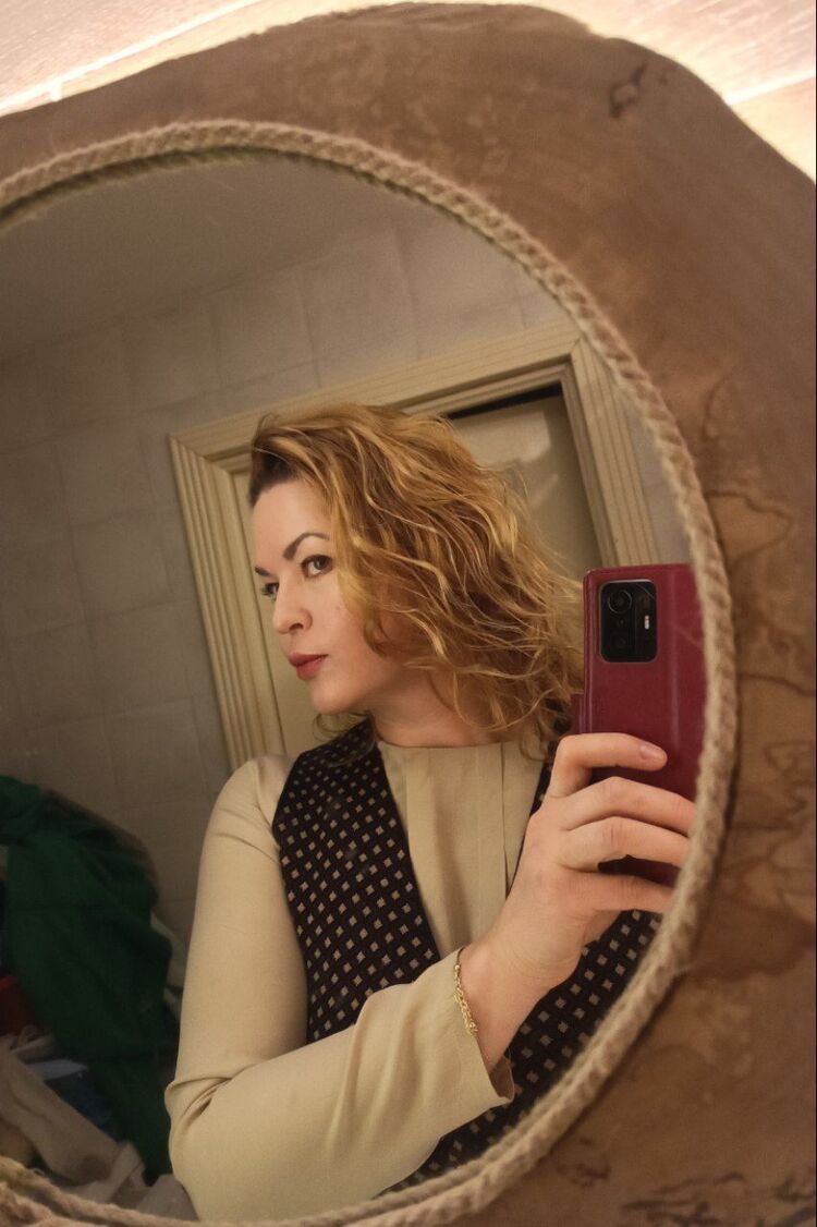  49386134  Alexandra, 39 ,    