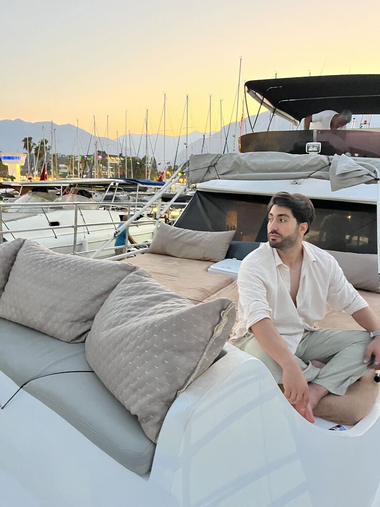  52732424  Deniz, 29 ,    