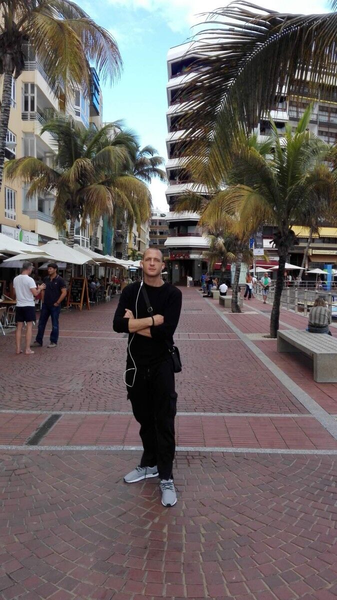  8136374  Vitaly, 40 ,    