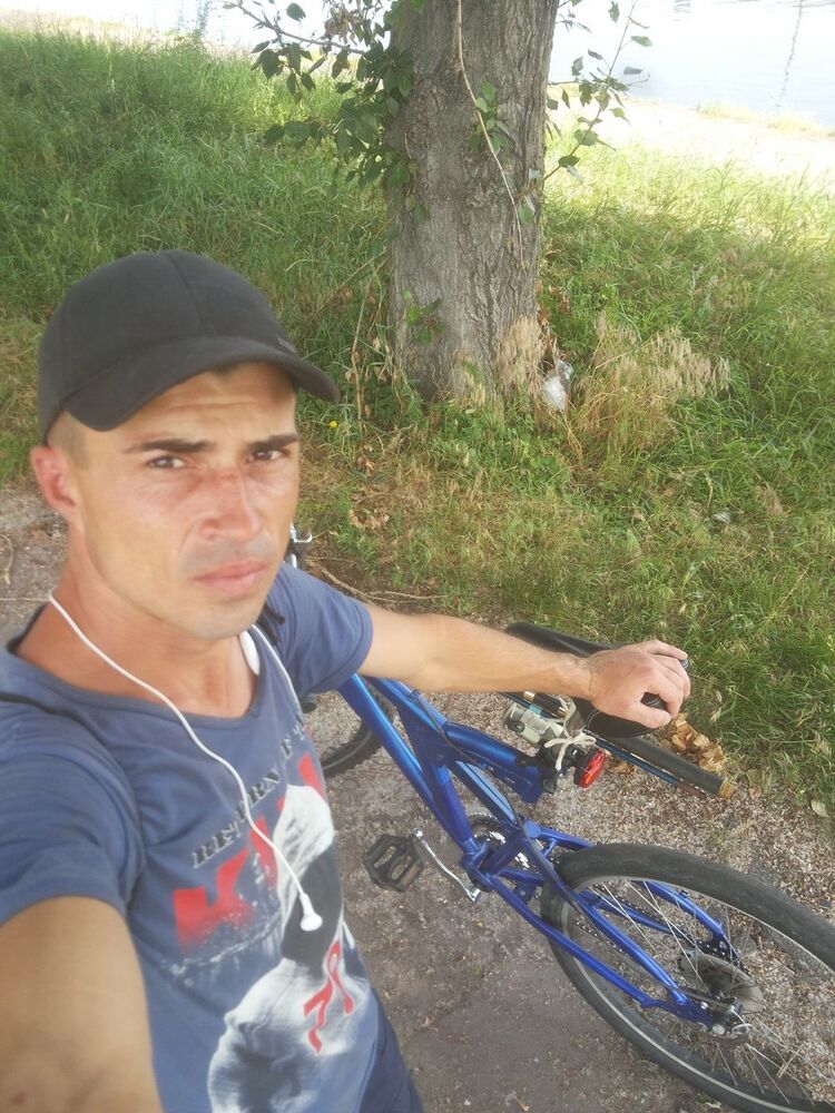  ,   Ruslan, 42 ,   ,   , c 