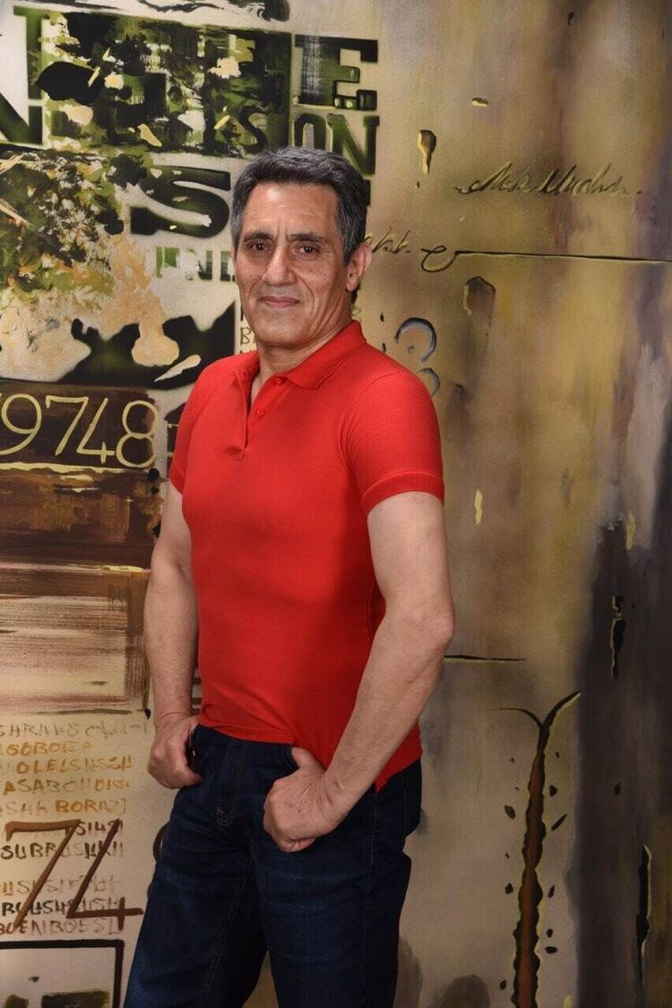  53362974  Malek, 64 ,    