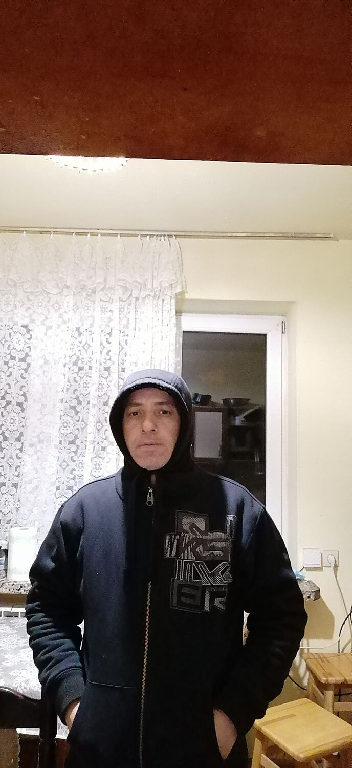  22742274  Kako, 49 ,    Marki