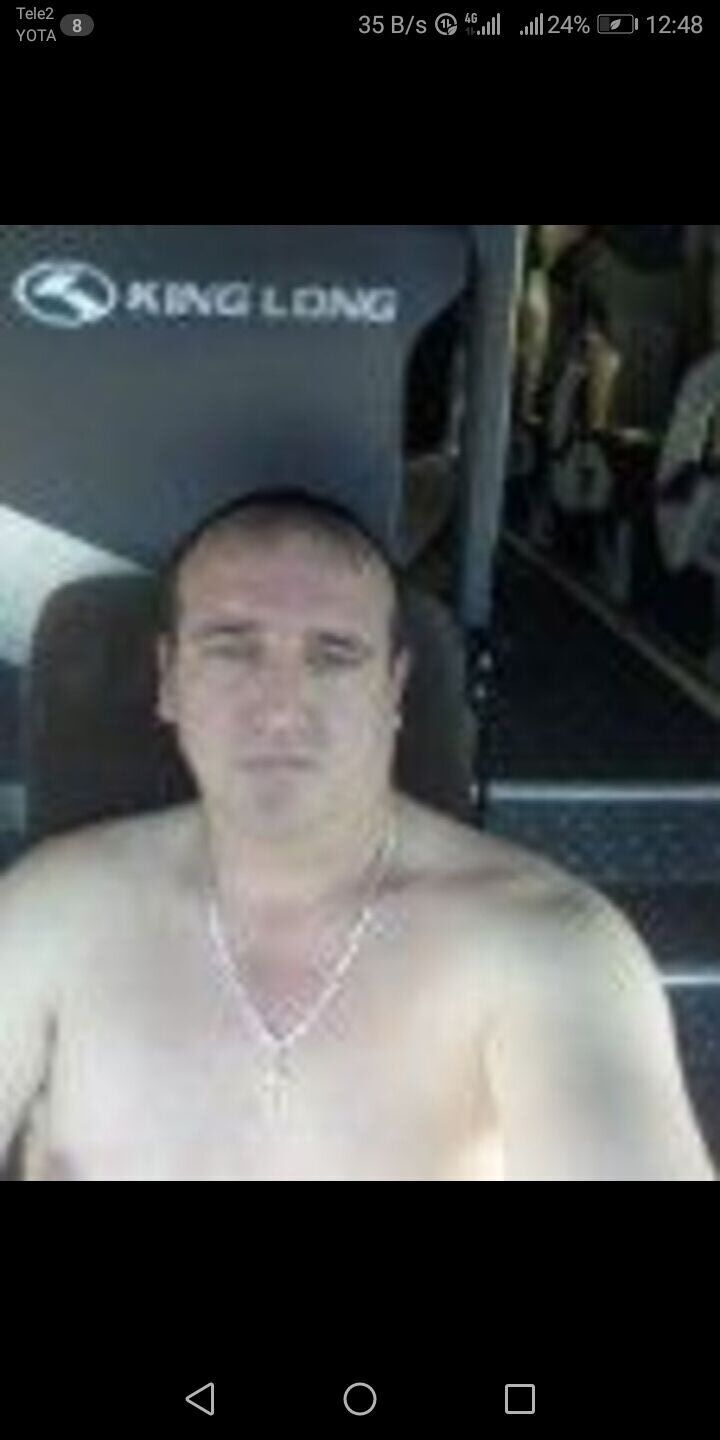  24040334  Alex, 43 ,    