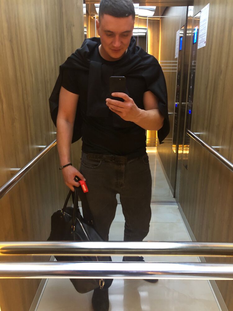  Canary Wharf,   Mikhaul, 30 ,   ,   