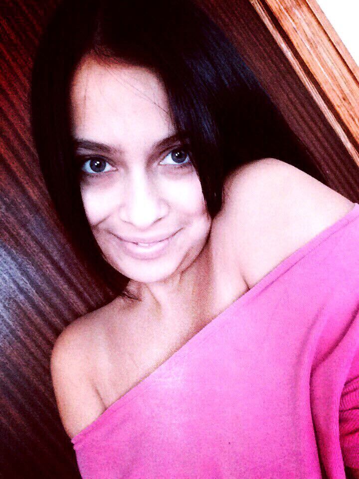  26247244  Adelina, 26 ,    