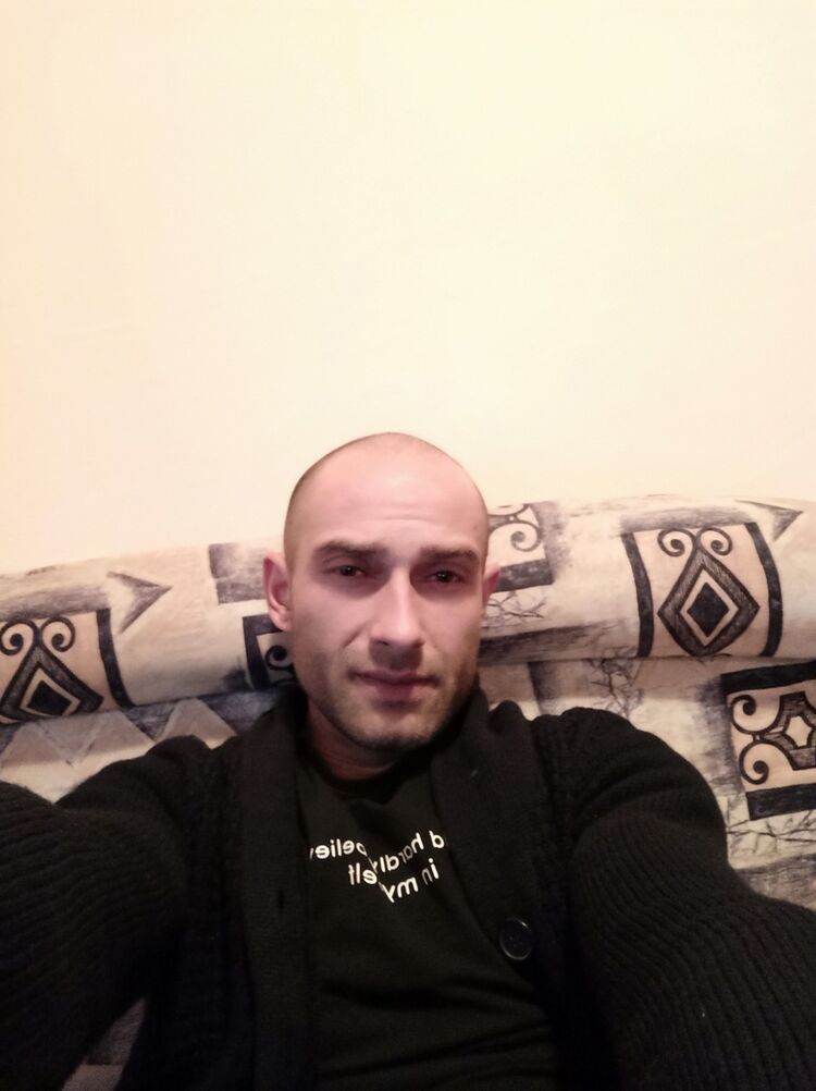  18724414  Ivan, 37 ,    