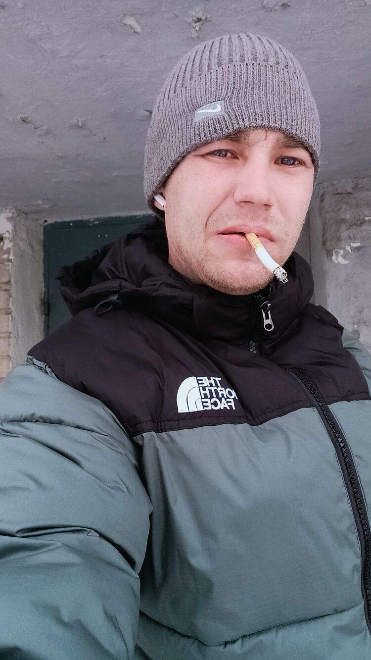  40954404  Artem, 31 ,    