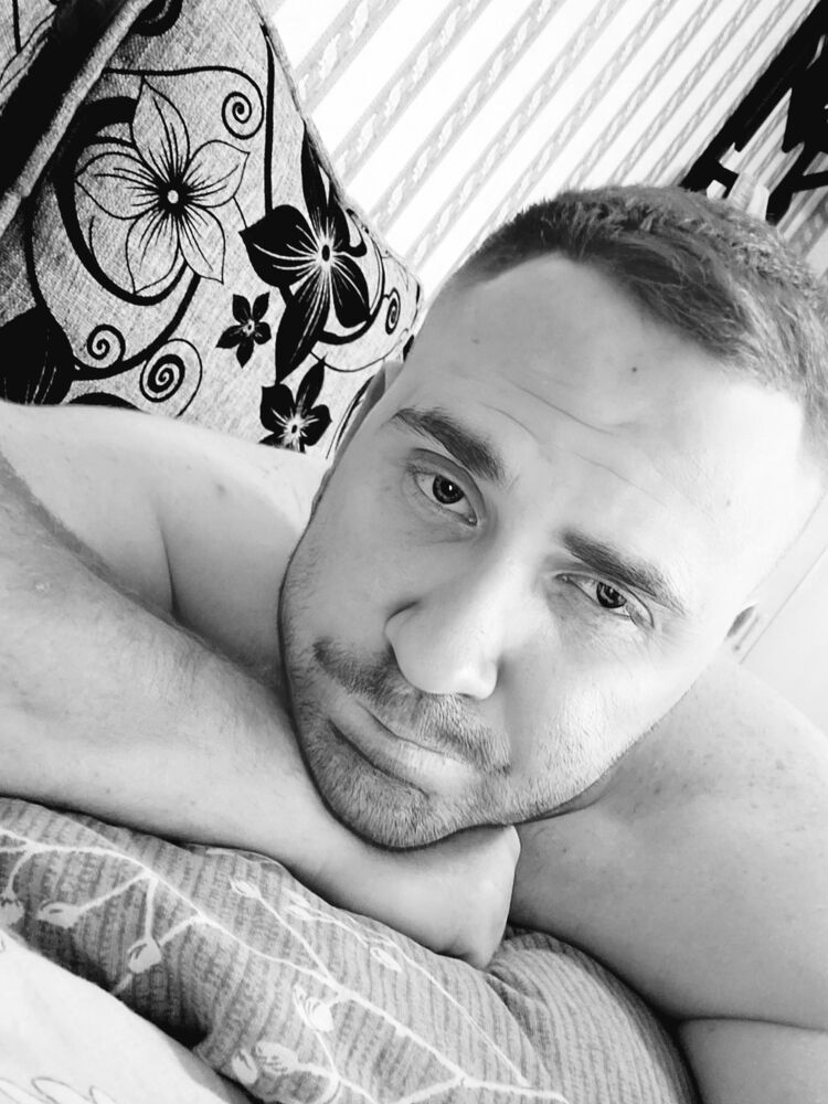  39253714  Viktor, 32 ,    