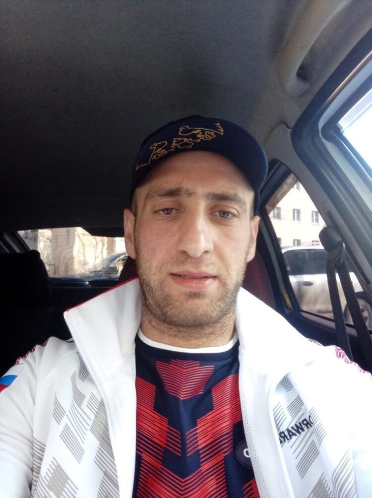  40569214  Levon, 35 ,    