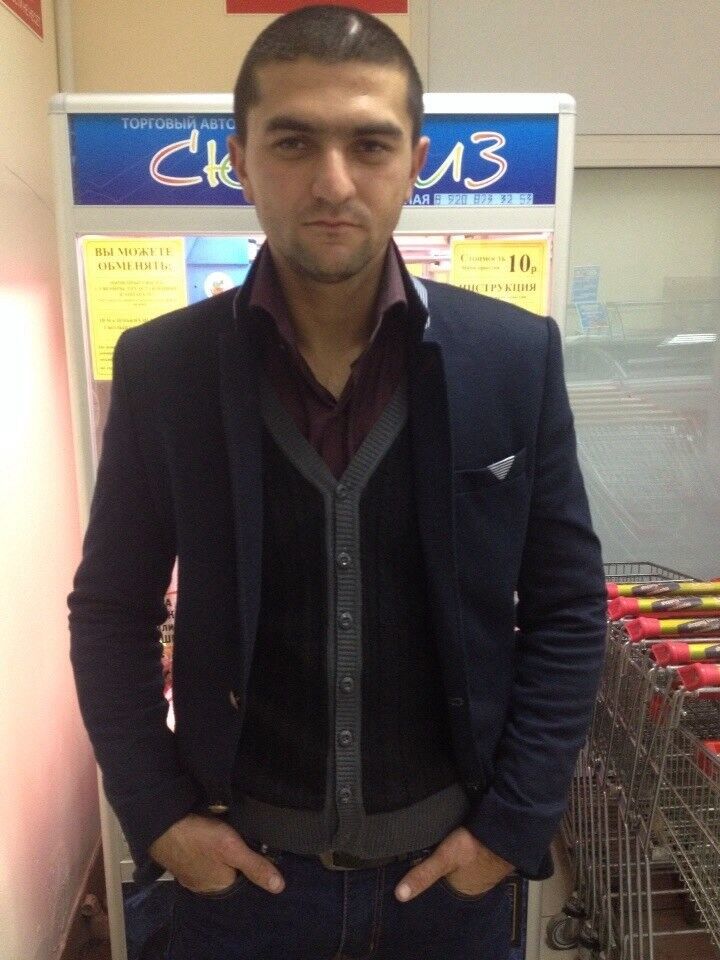  18598774  Elnur, 33 ,    