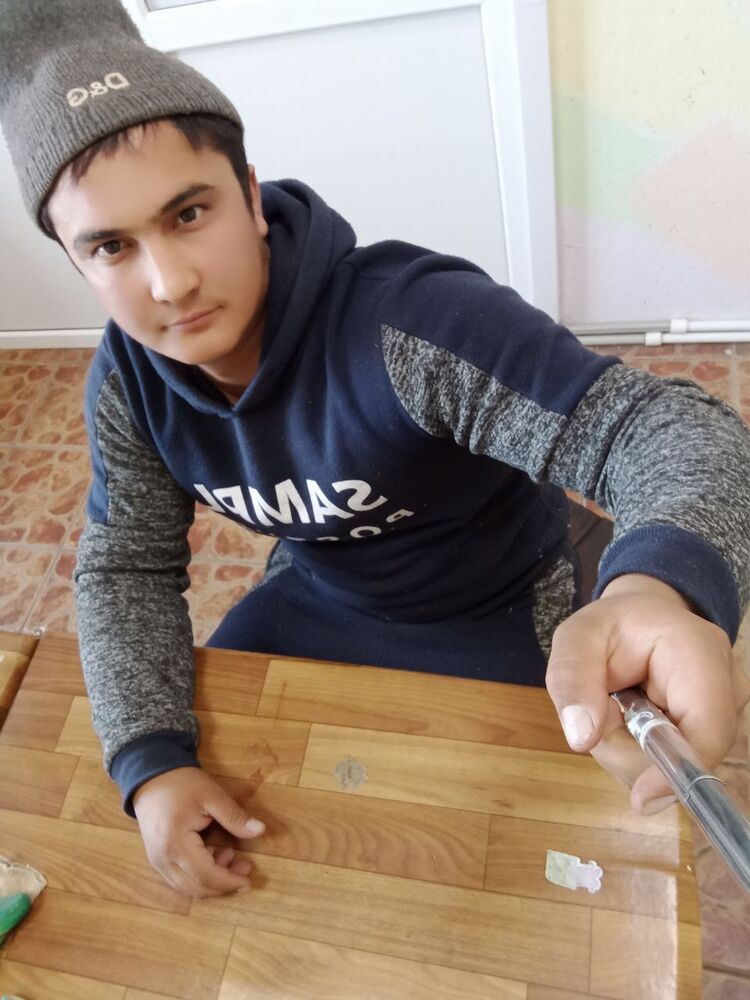  43559404  Raxmatullo, 28 ,    