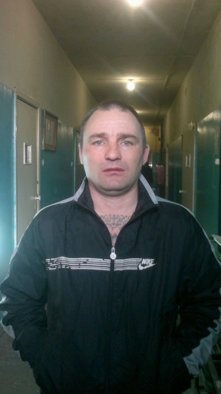  53646214  Hikola, 52 ,    