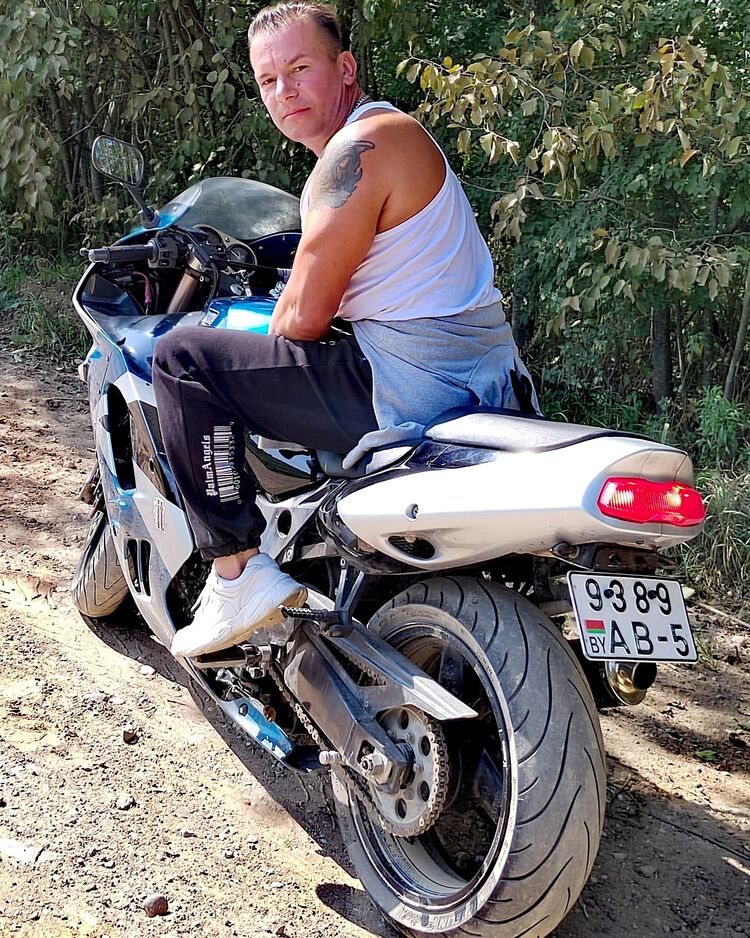  48750564  Alexander, 37 ,    