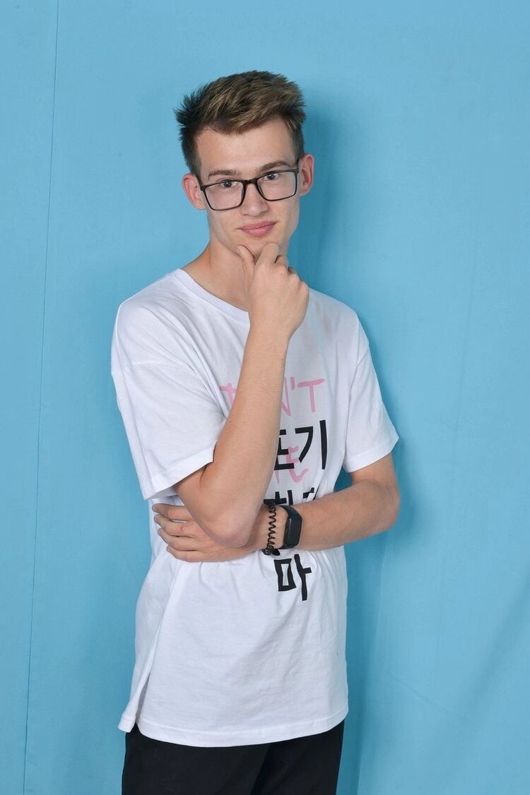  51653934  Anton, 24 ,     
