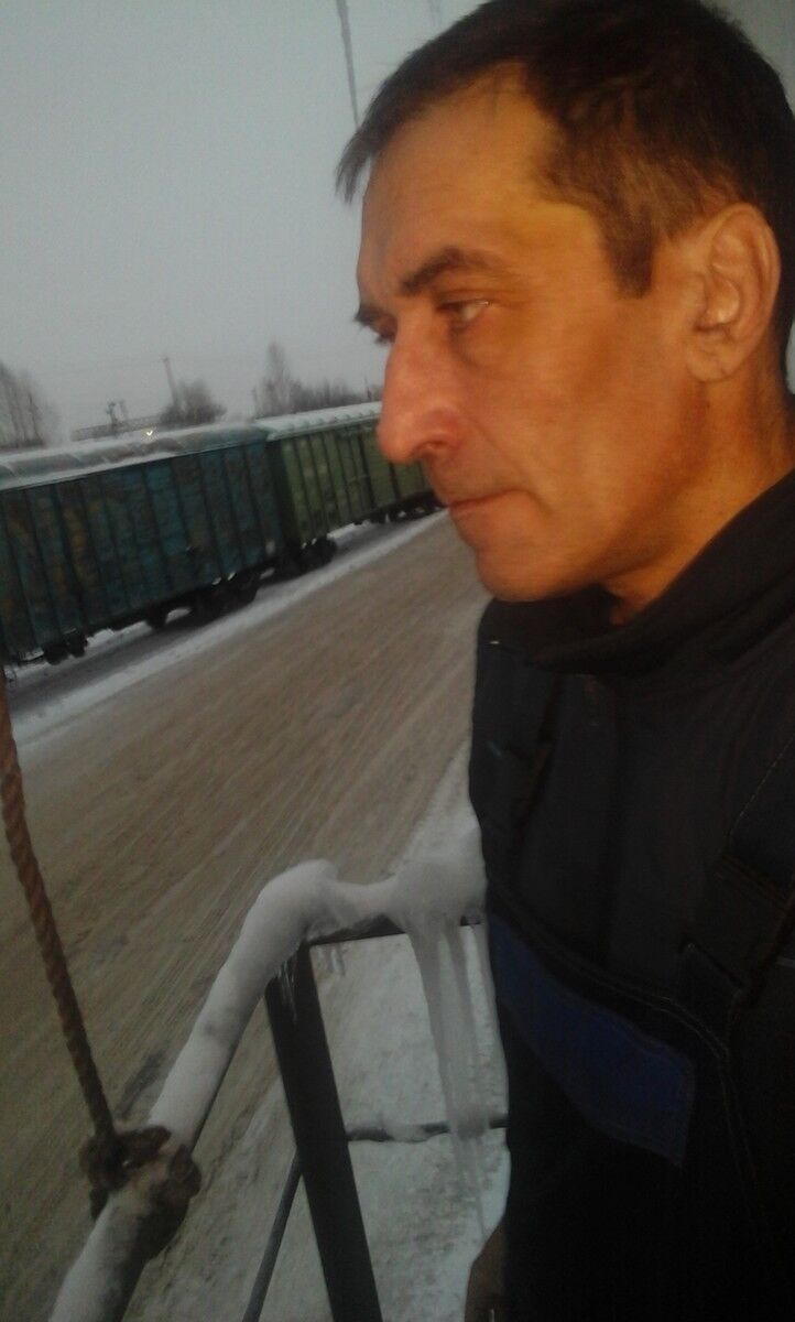  18936584  Viktor, 56 ,    