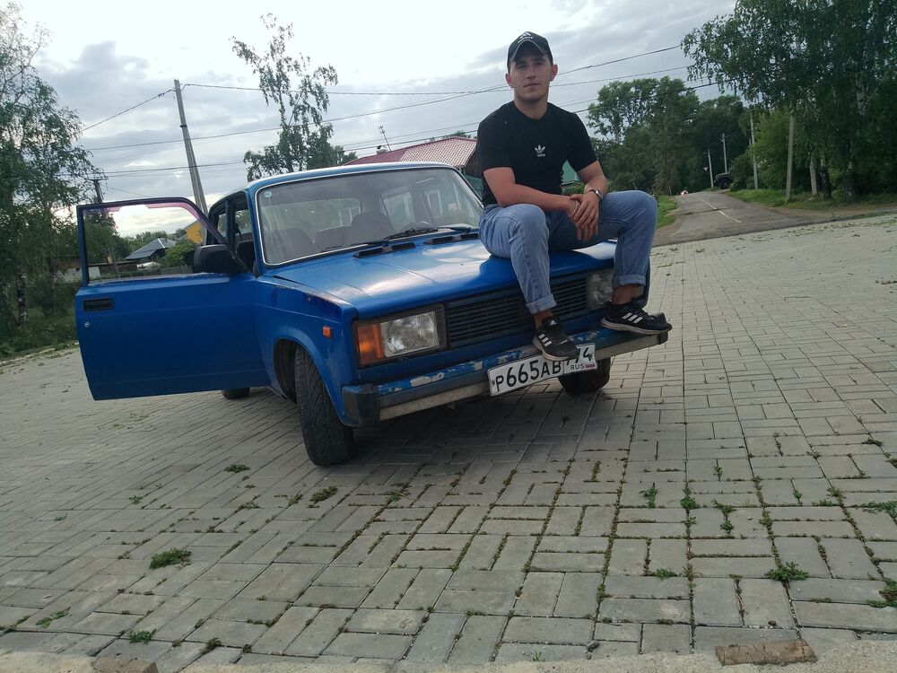  37638874  Charlie Reyn, 34 ,    