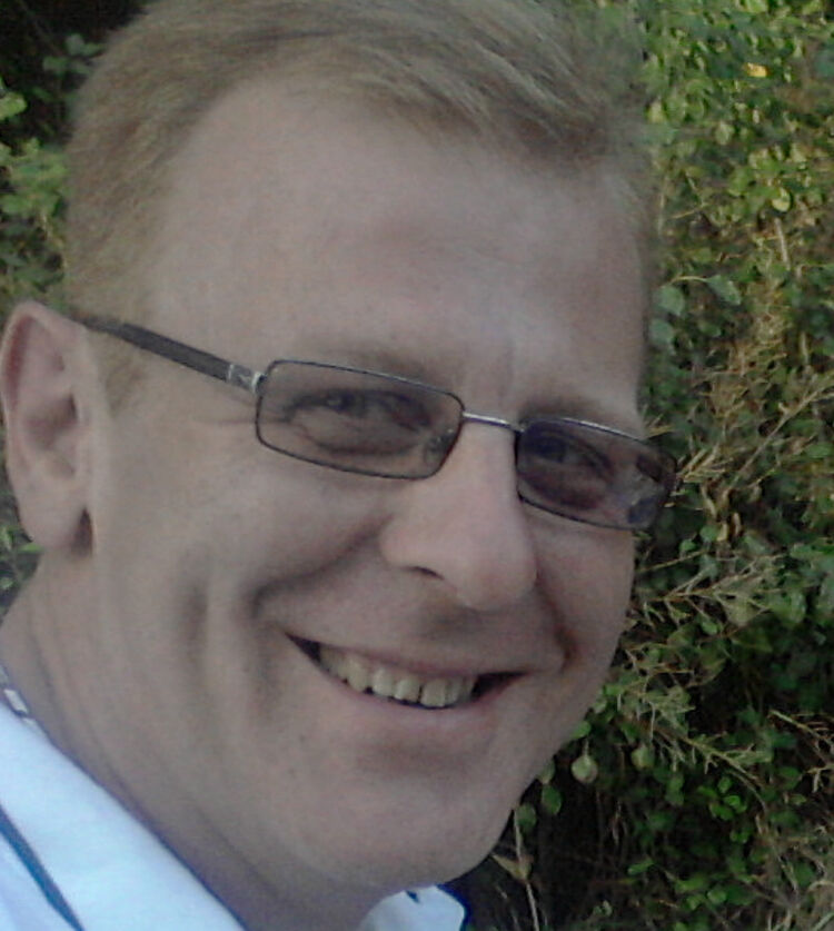  10999154  Gregor, 51 ,    