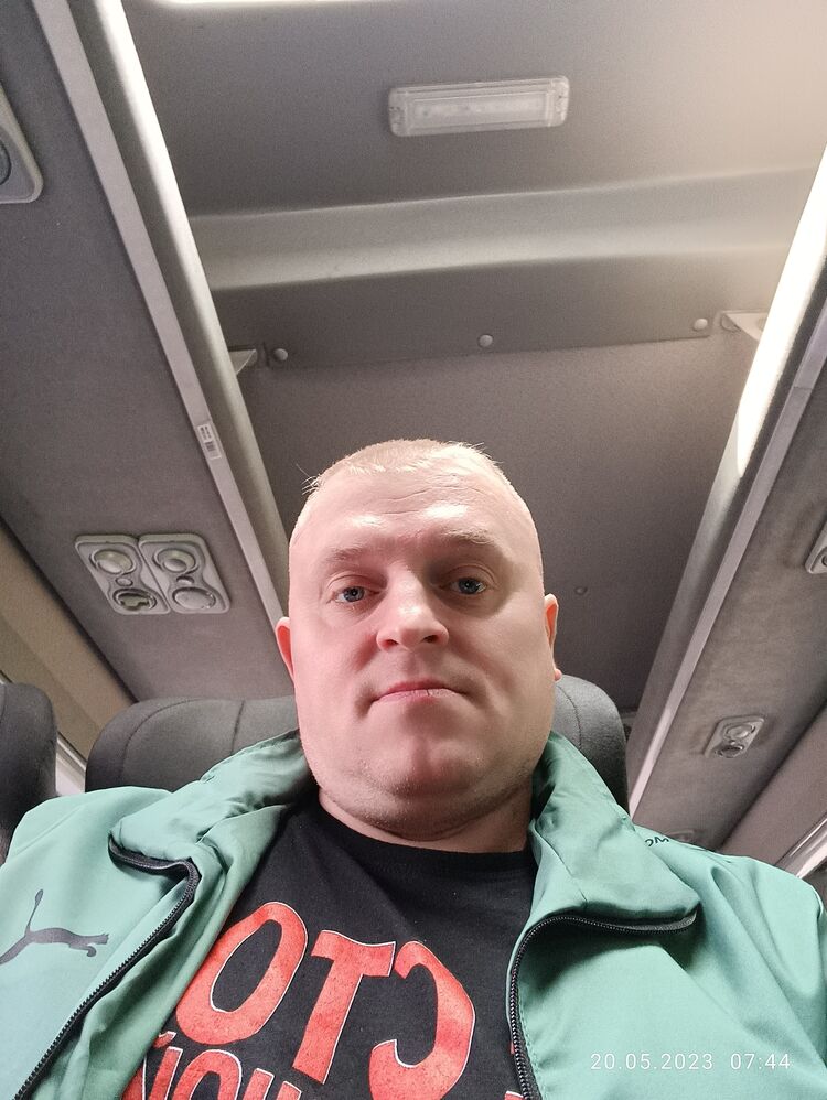  34613074  Sergei, 42 ,    