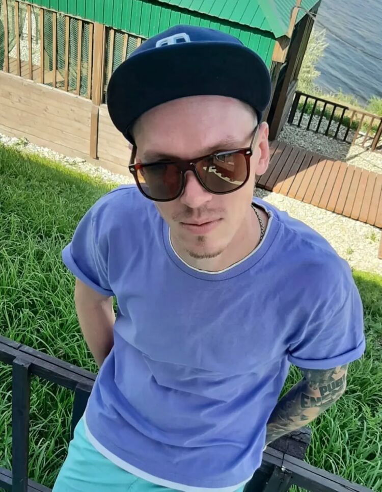  ,   Alex, 32 ,     , c , 