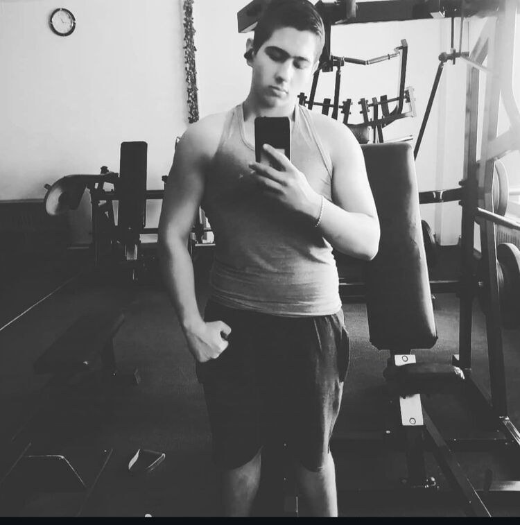  54612954  Roman, 22 ,    -