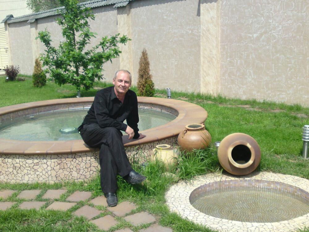  29044004  Aleks, 53 ,    