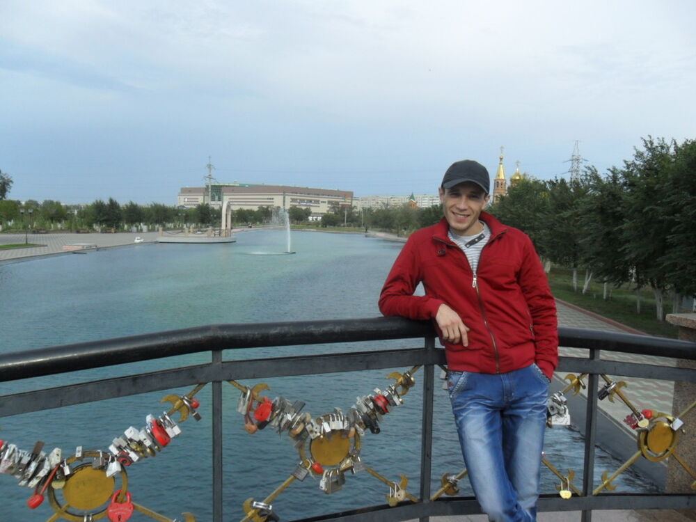  ,   Leo, 39 ,   ,   , c 