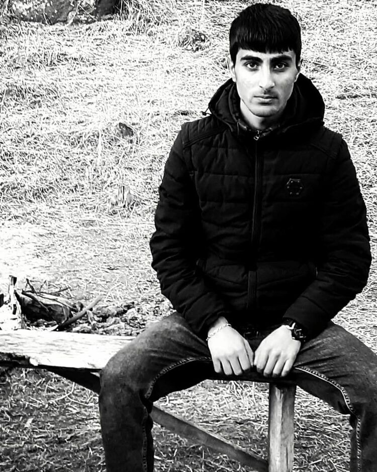  19842774  Armen, 24 ,    