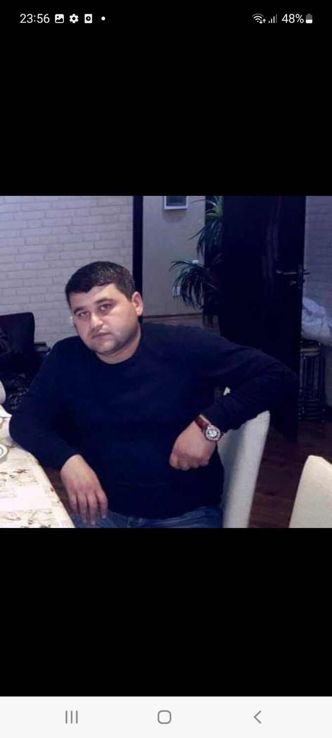  27329414  Elcin, 44 ,    