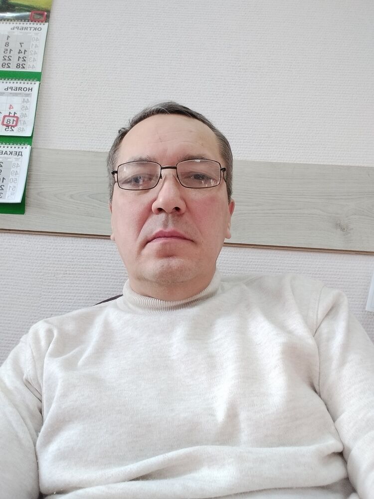  47667664  Konstantin, 52 ,    