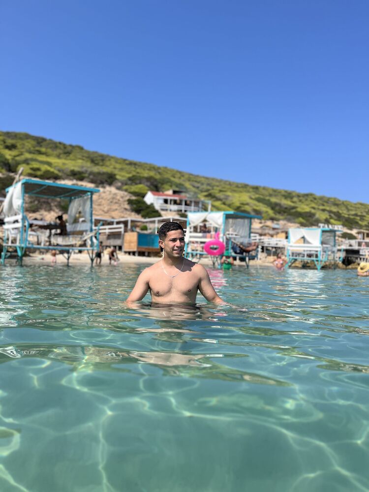  53132444  Rayen, 23 ,    