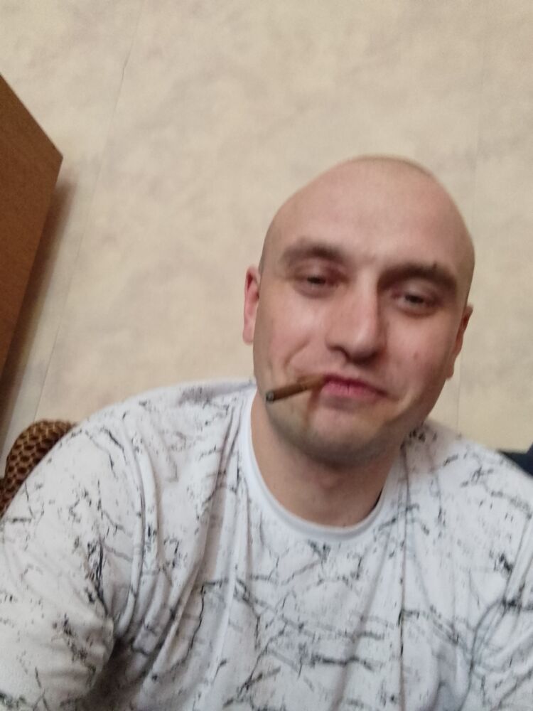  33360794  Anton, 39 ,    