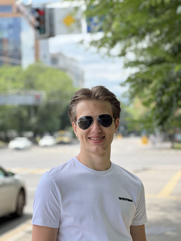  28924584  Andrei, 23 ,    