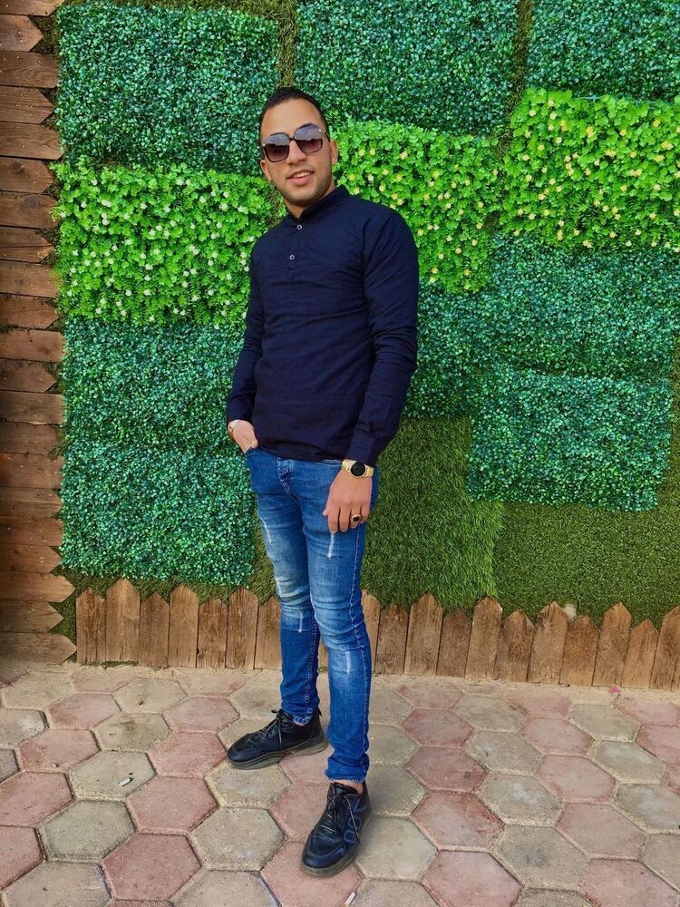  24746084  Tarek, 2 ,    