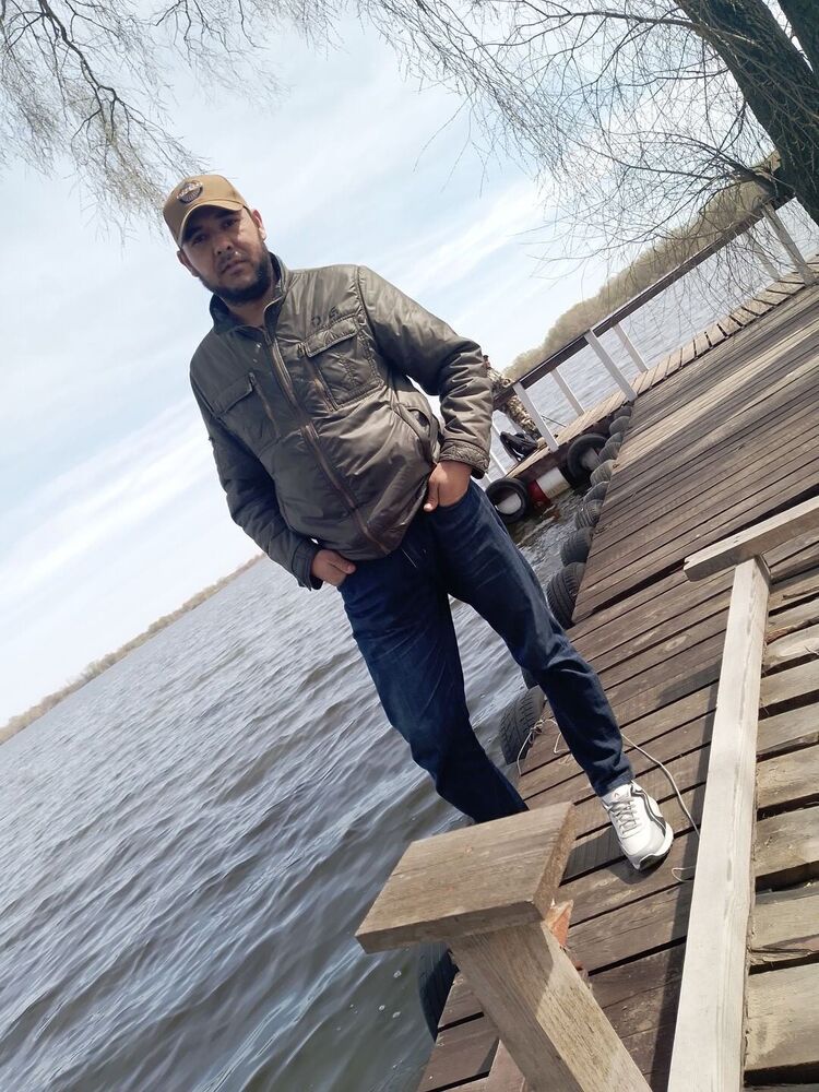  ,   Ali, 33 ,   ,   