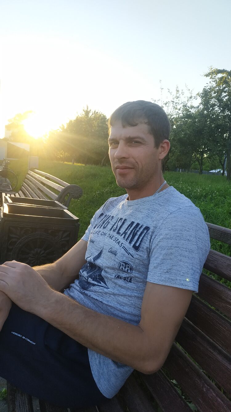  51906854  Yury, 41 ,    