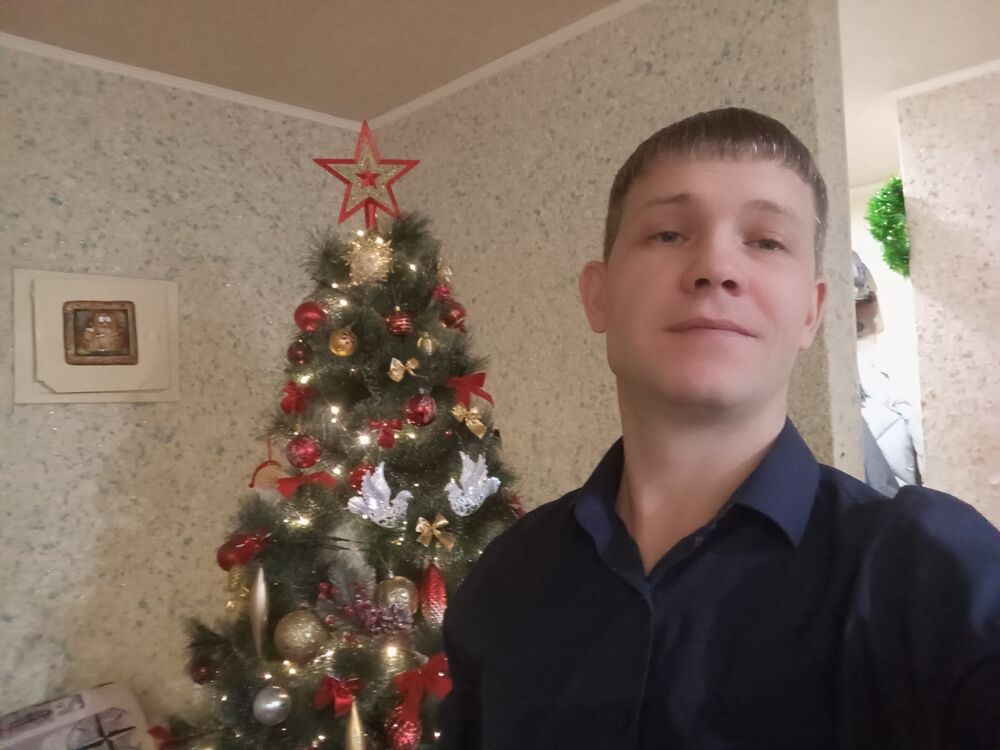  48986654  Viktor, 31 ,    