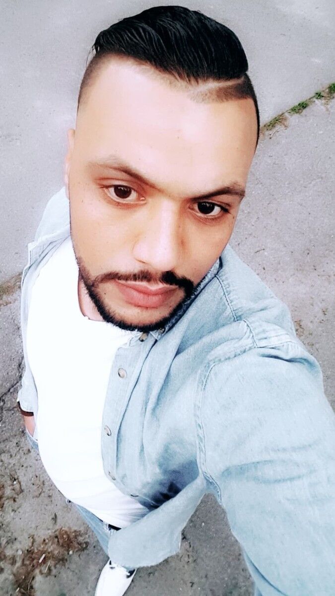  12813264  Tarik, 30 ,    