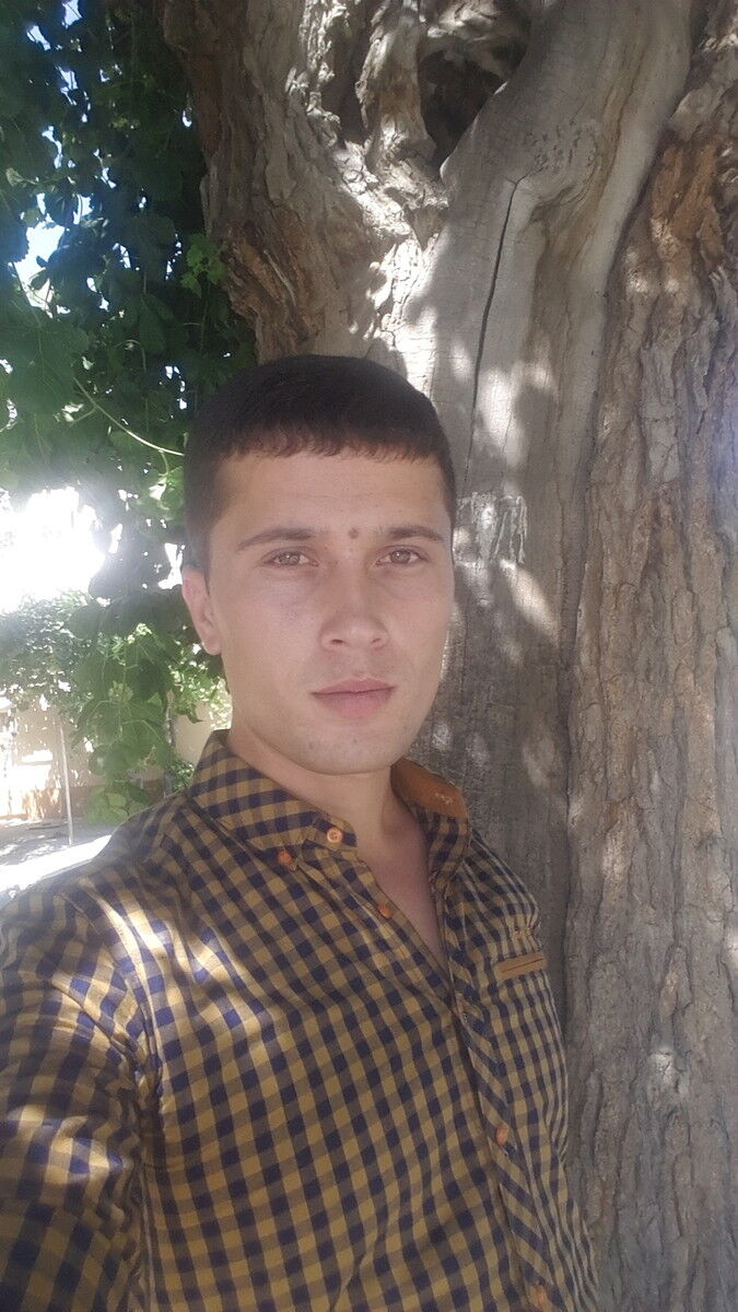  ,   Mr Anonymus, 32 ,   